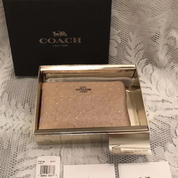 Coach Boxed Corner Zip Leather Wristlet - Picture 2 of 6